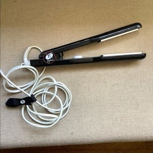 T3 Chi Bespoke Flat iron - works great!